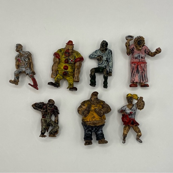 Set of 7 Miniature Zombie Figures - Picture 4 of 11